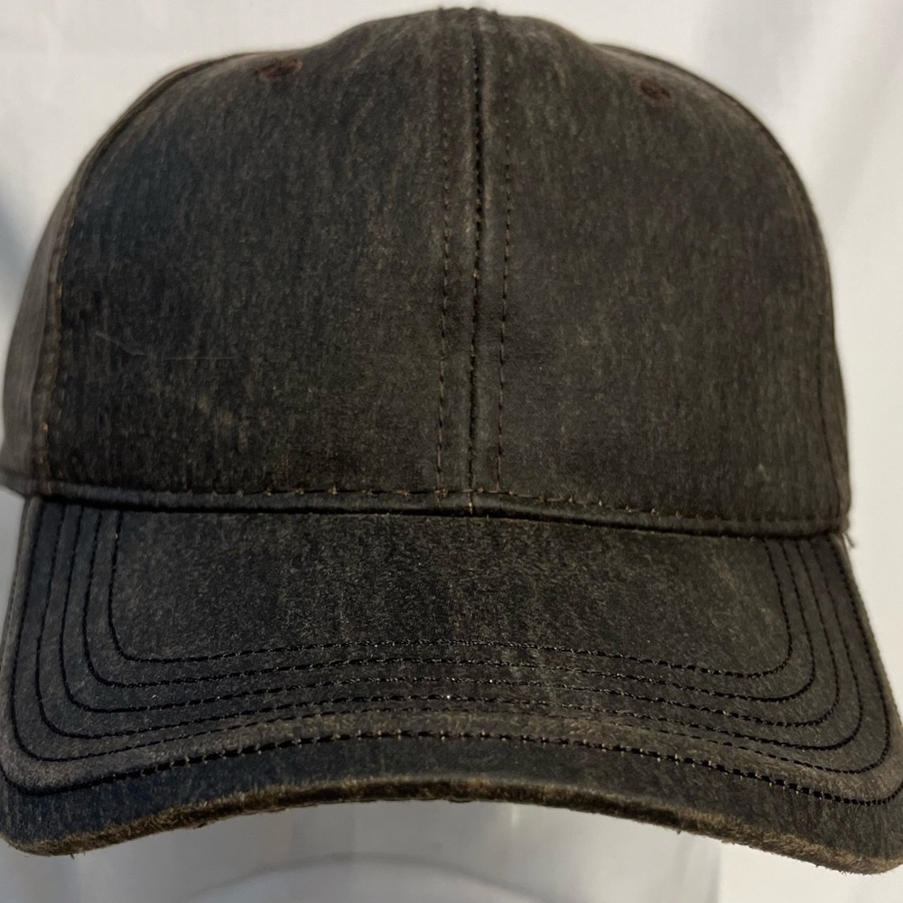 NWOT Unisex Black Casual Adjustable Baseball Cap with Stitching Details